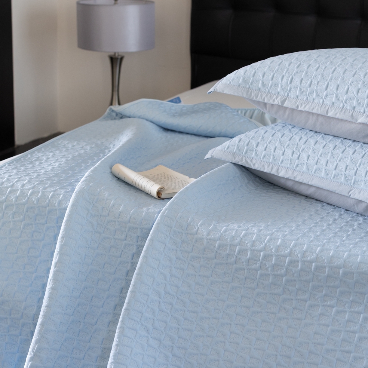 91家纺网 家纺一手货源 找家纺 云上 2026新款冷萃丝三明治凉感席凉席席子-泡芙格系列 泡芙格床笠-蓝色