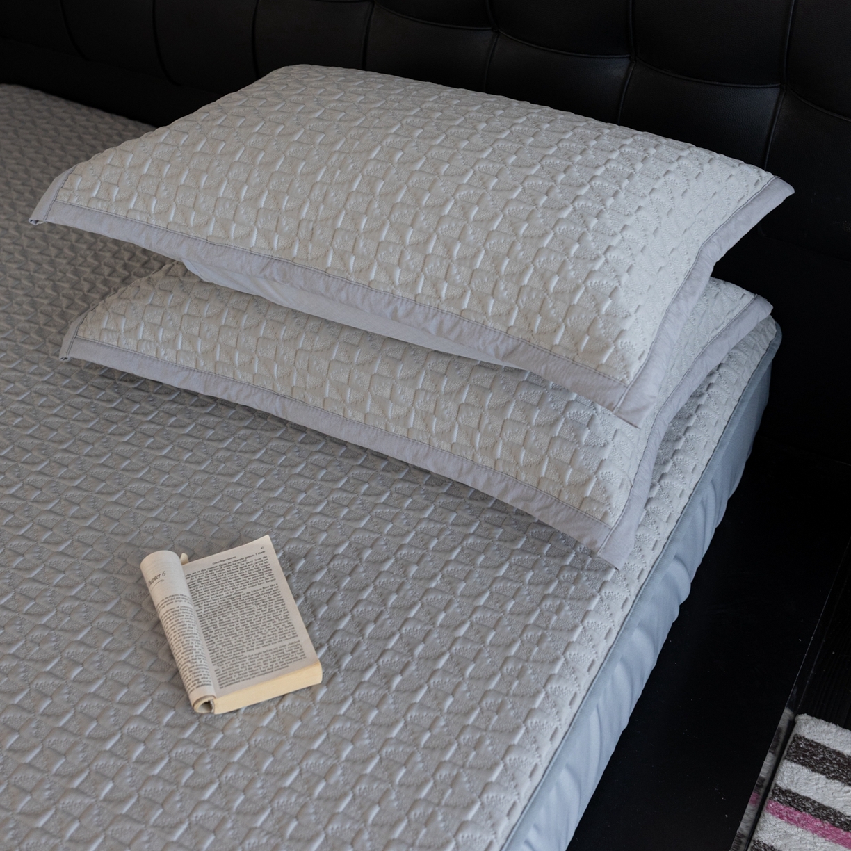 91家纺网 家纺一手货源 找家纺 云上 2026新款冷萃丝三明治凉感席凉席席子-泡芙格系列 泡芙格床笠-蓝色