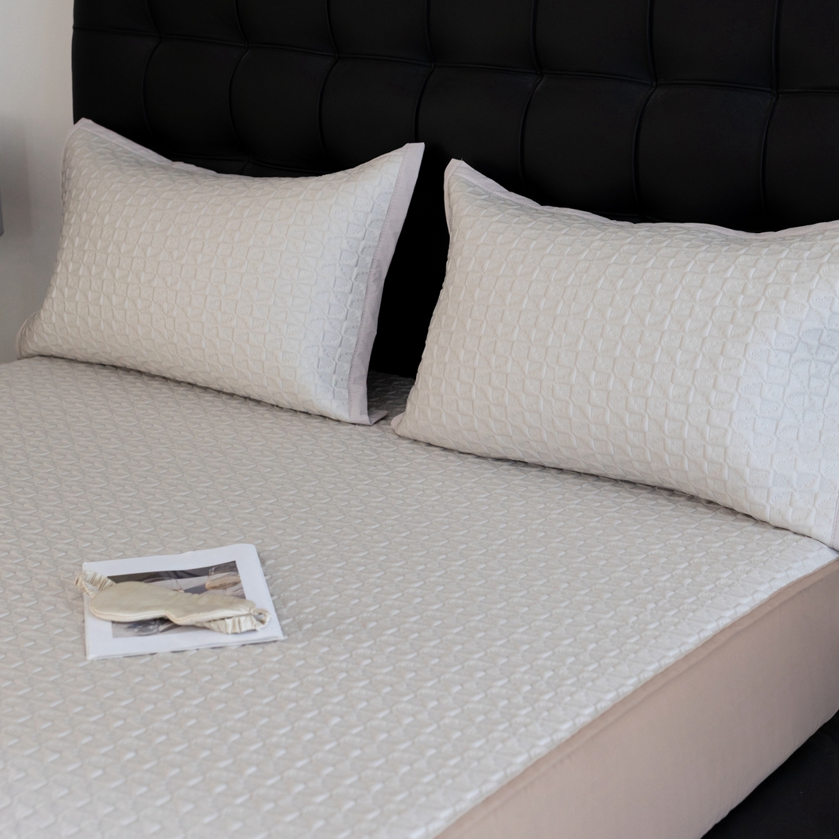 91家纺网 家纺一手货源 找家纺 云上 2026新款冷萃丝三明治凉感席凉席席子-泡芙格系列 泡芙格床笠-米黄