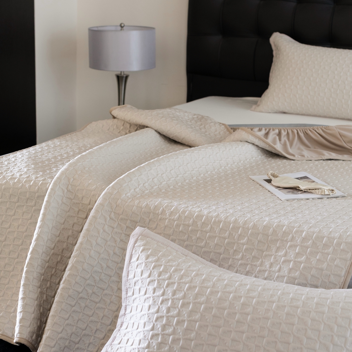 91家纺网 家纺一手货源 找家纺 云上 2026新款冷萃丝三明治凉感席凉席席子-泡芙格系列 泡芙格床笠-米黄