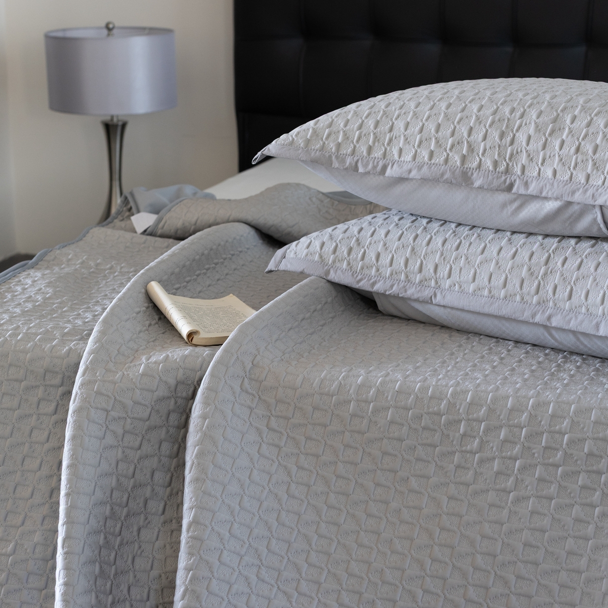 91家纺网 家纺一手货源 找家纺 云上 2026新款冷萃丝三明治凉感席凉席席子-泡芙格系列 泡芙格床笠-浅灰