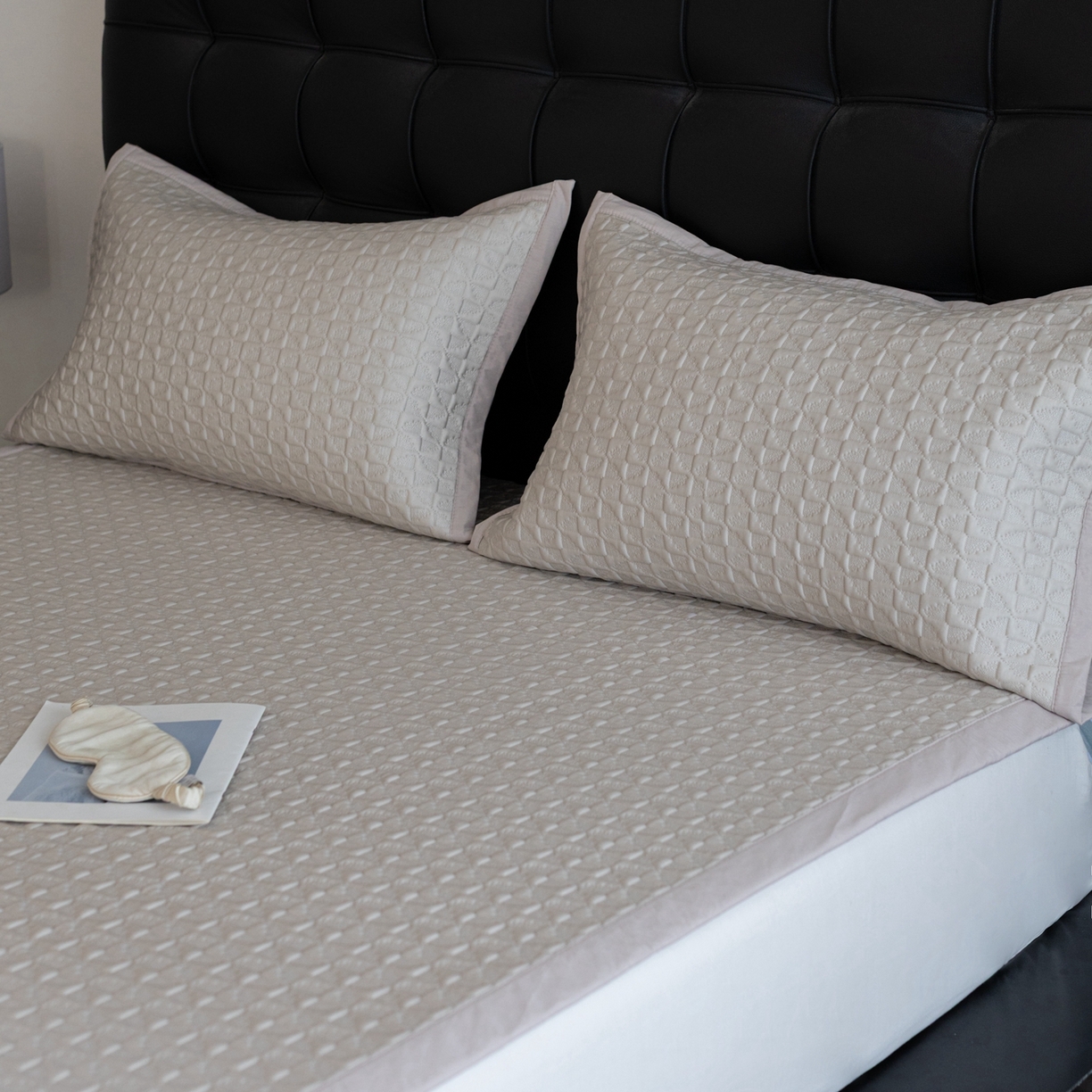 91家纺网 家纺一手货源 找家纺 云上 2026新款冷萃丝三明治凉感席凉席席子-泡芙格系列 泡芙格床席-米黄