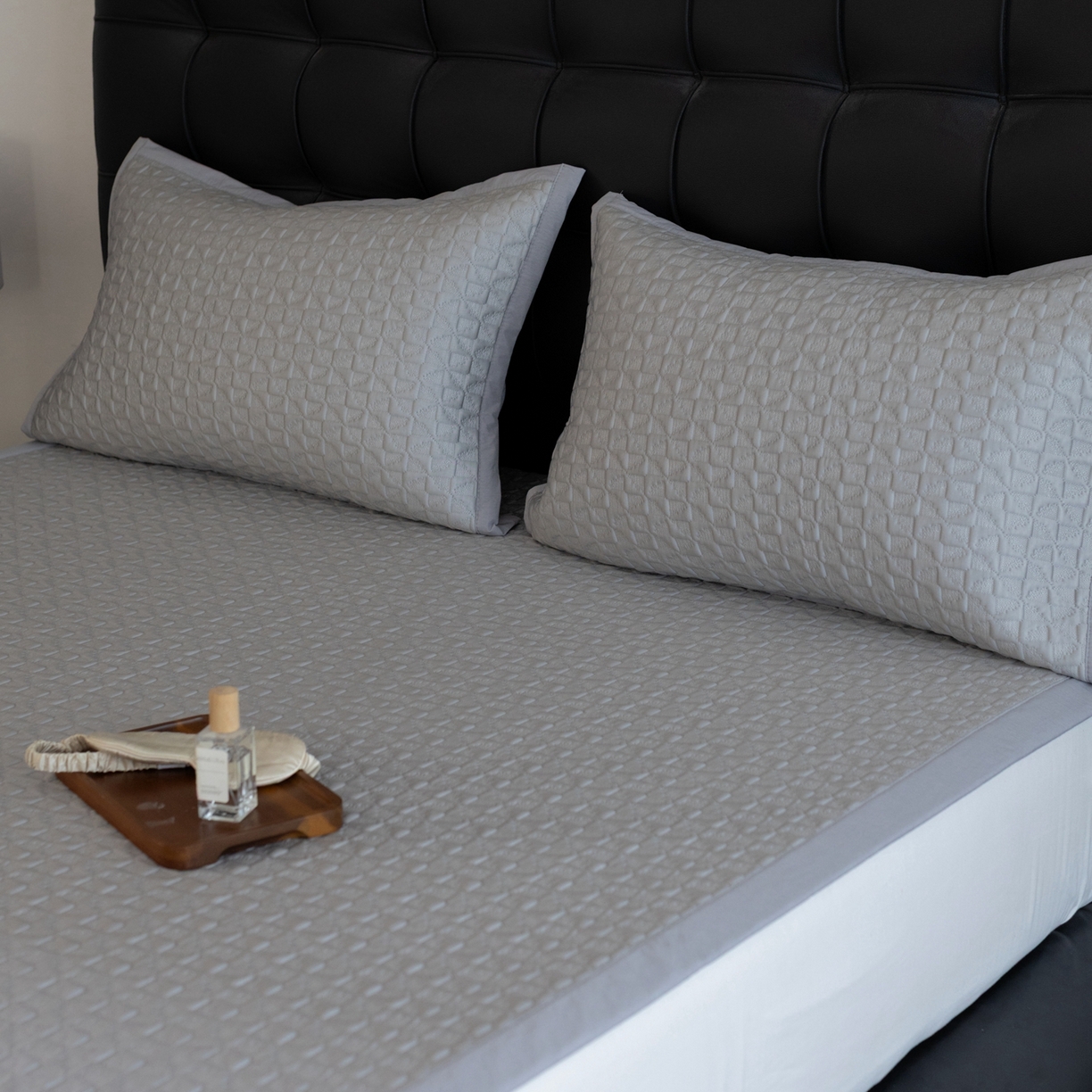 91家纺网 家纺一手货源 找家纺 云上 2026新款冷萃丝三明治凉感席凉席席子-泡芙格系列 泡芙格床席-浅灰