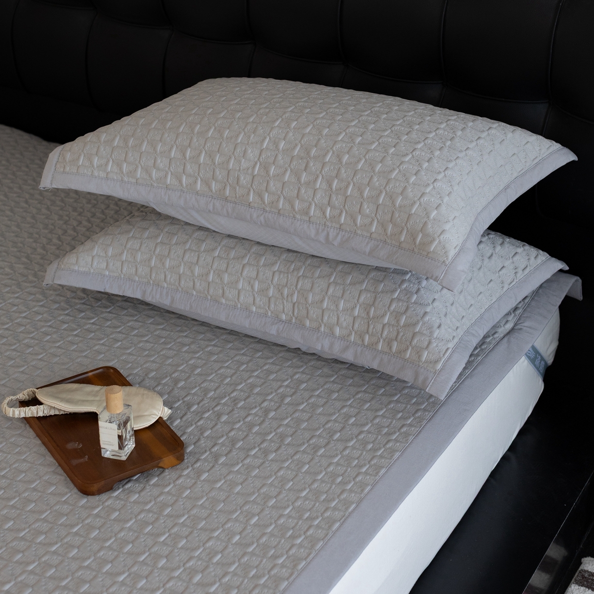 91家纺网 家纺一手货源 找家纺 云上 2026新款冷萃丝三明治凉感席凉席席子-泡芙格系列 泡芙格床席-浅灰