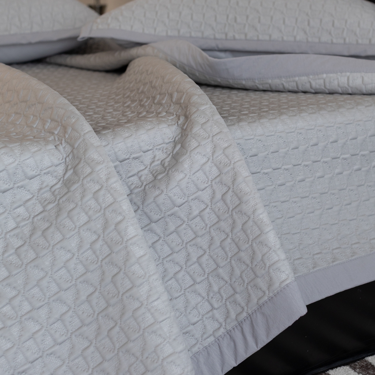 91家纺网 家纺一手货源 找家纺 云上 2026新款冷萃丝三明治凉感席凉席席子-泡芙格系列 泡芙格床席-浅灰