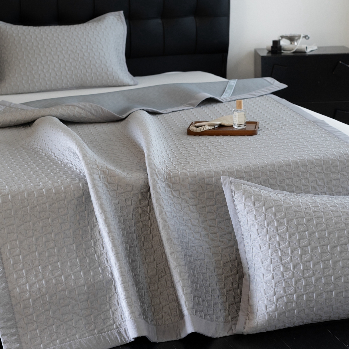 91家纺网 家纺一手货源 找家纺 云上 2026新款冷萃丝三明治凉感席凉席席子-泡芙格系列 泡芙格床席-浅灰
