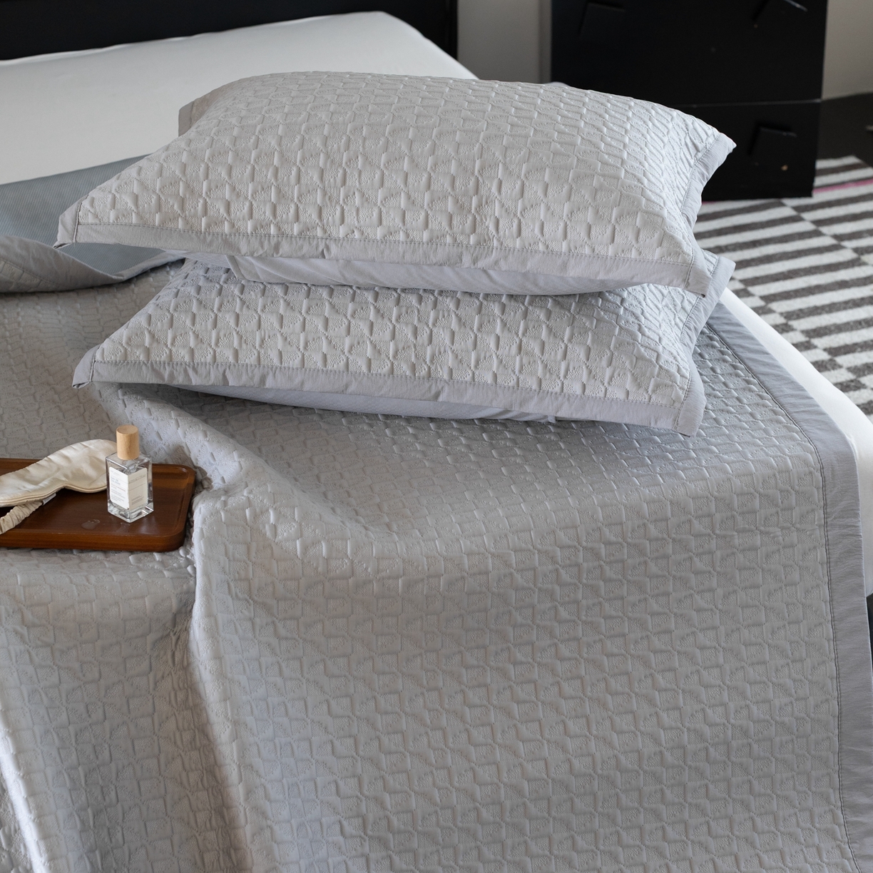 91家纺网 家纺一手货源 找家纺 云上 2026新款冷萃丝三明治凉感席凉席席子-泡芙格系列 泡芙格床席-浅灰