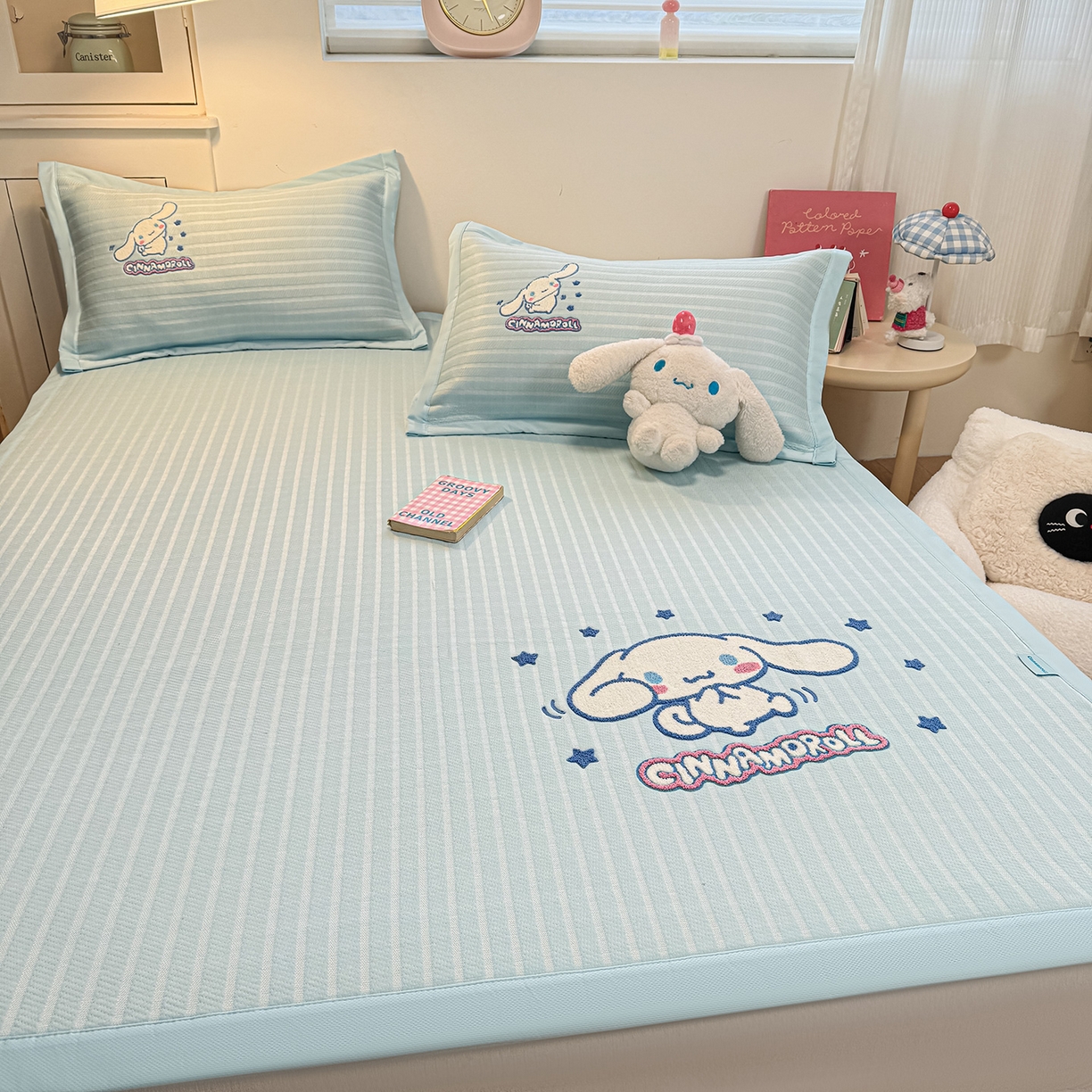 91家纺网 家纺一手货源 找家纺 蓝邻家纺 2026年新款PE提花三丽鸥毛巾绣凉席系列-平铺款 星梦玉桂