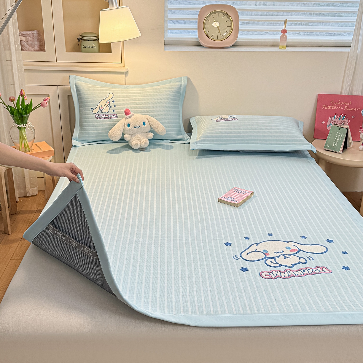 91家纺网 家纺一手货源 找家纺 蓝邻家纺 2026年新款PE提花三丽鸥毛巾绣凉席系列-平铺款 星梦玉桂