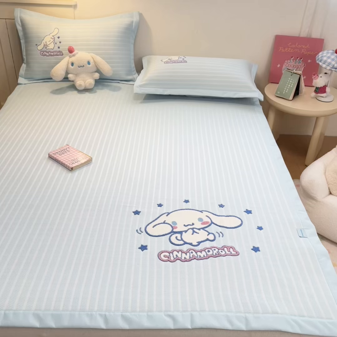 91家纺网 家纺一手货源 找家纺 蓝邻家纺 2026年新款PE提花三丽鸥毛巾绣凉席系列-平铺款 星梦玉桂