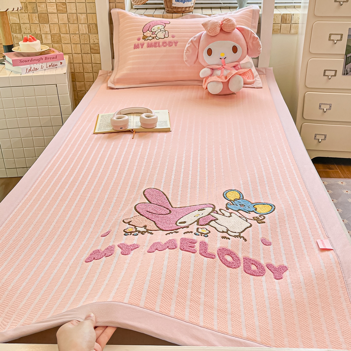 91家纺网 家纺一手货源 找家纺 （总）蓝邻家纺 2026年新款PE提花三丽鸥毛巾绣凉席系列-学生床