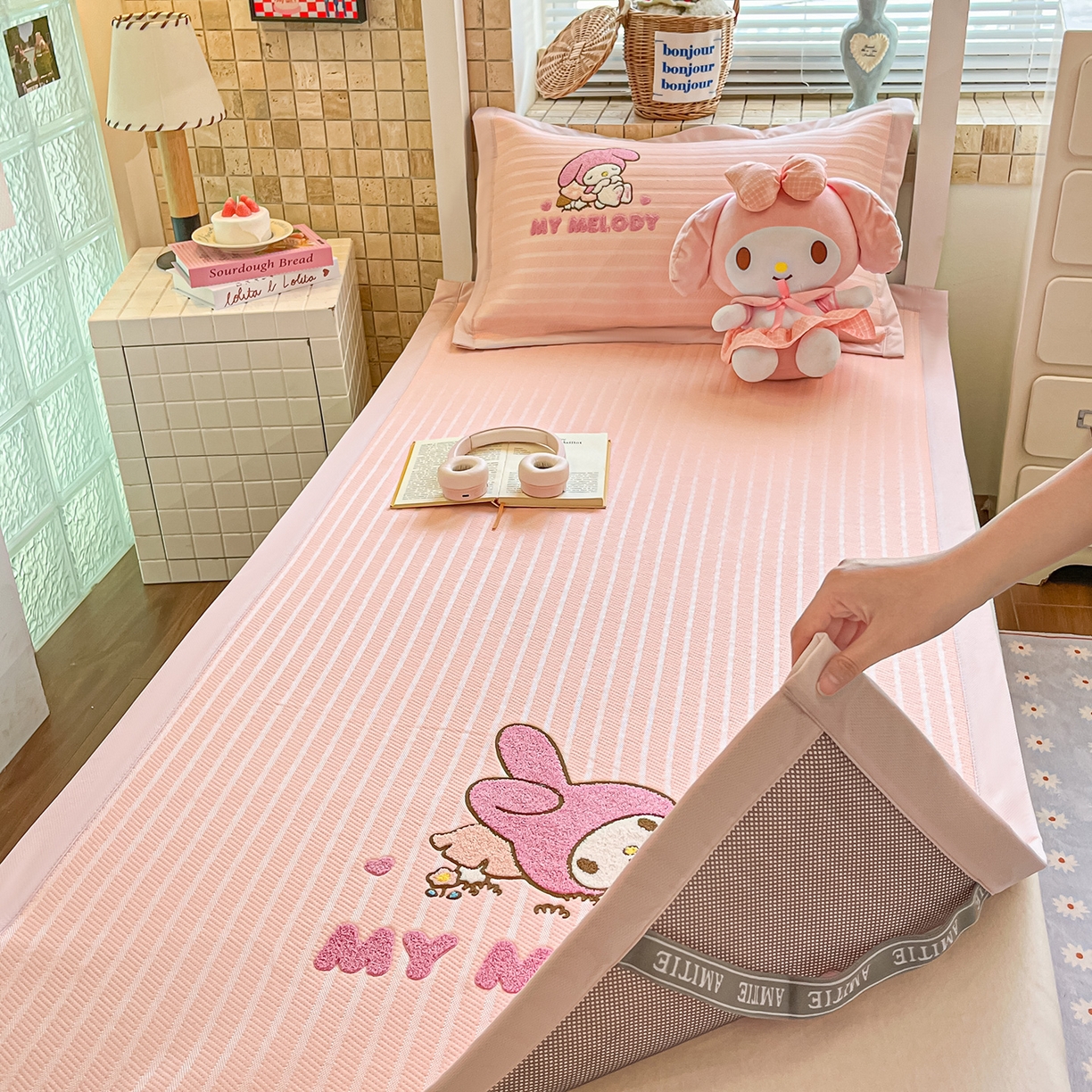 91家纺网 家纺一手货源 找家纺 （总）蓝邻家纺 2026年新款PE提花三丽鸥毛巾绣凉席系列-学生床