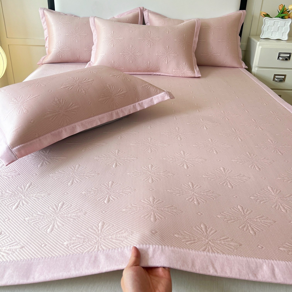 91家纺网 家纺一手货源 找家纺 席匠 2026新款高分子软席凉豆豆平铺款凉席席子烟花直角 烟花直角-粉