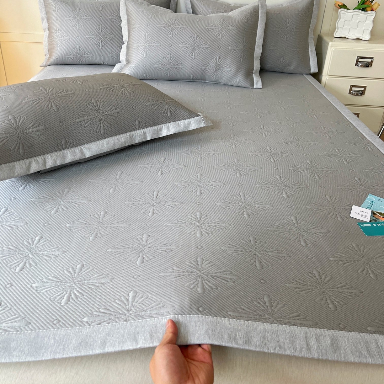 91家纺网 家纺一手货源 找家纺 席匠 2026新款高分子软席凉豆豆平铺款凉席席子烟花直角 烟花直角-灰