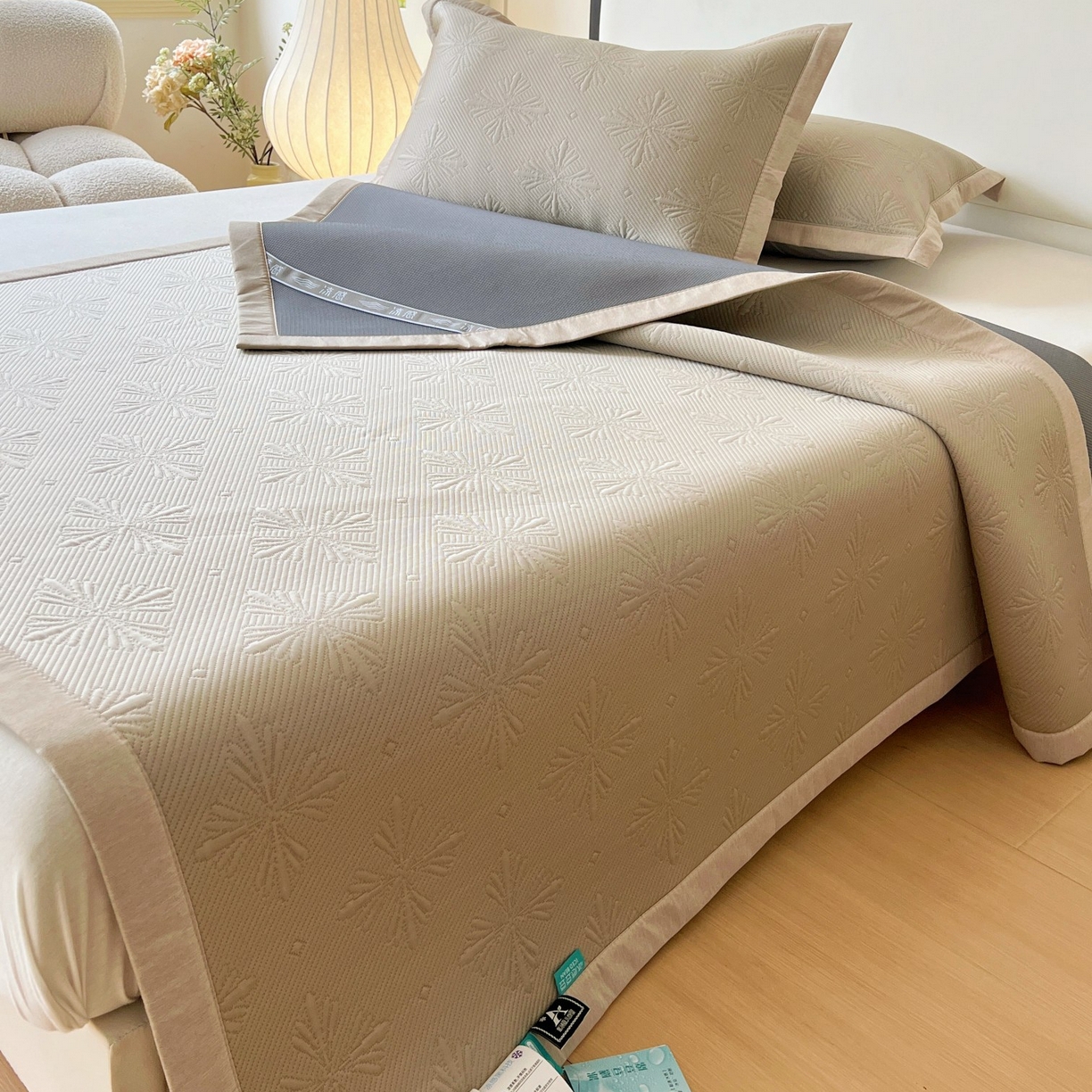 91家纺网 家纺一手货源 找家纺 席匠 2026新款高分子软席凉豆豆平铺款凉席席子烟花直角 烟花直角-香槟