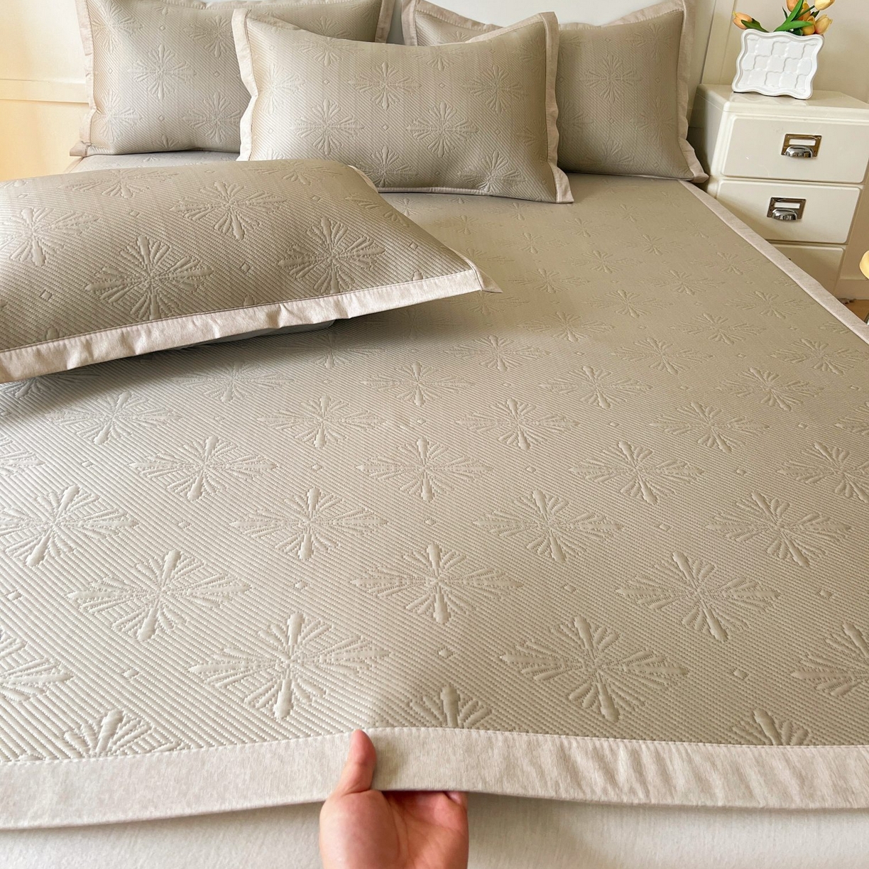 91家纺网 家纺一手货源 找家纺 席匠 2026新款高分子软席凉豆豆平铺款凉席席子烟花直角 烟花直角-香槟