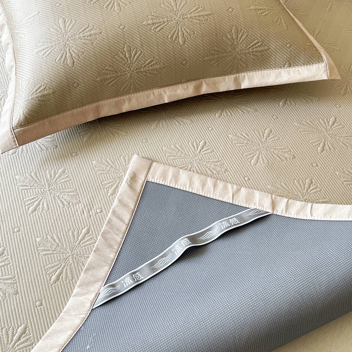 91家纺网 家纺一手货源 找家纺 席匠 2026新款高分子软席凉豆豆平铺款凉席席子烟花直角 烟花直角-香槟