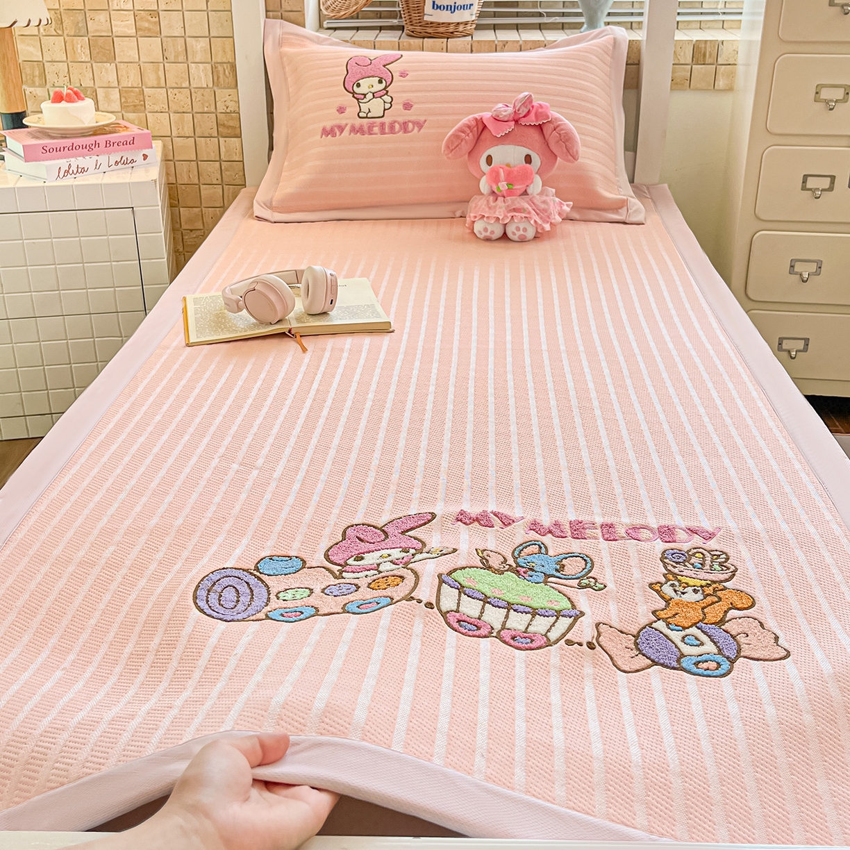 91家纺网 家纺一手货源 找家纺 （总）蓝邻家纺 2026年新款PE提花三丽鸥毛巾绣凉席系列-学生床