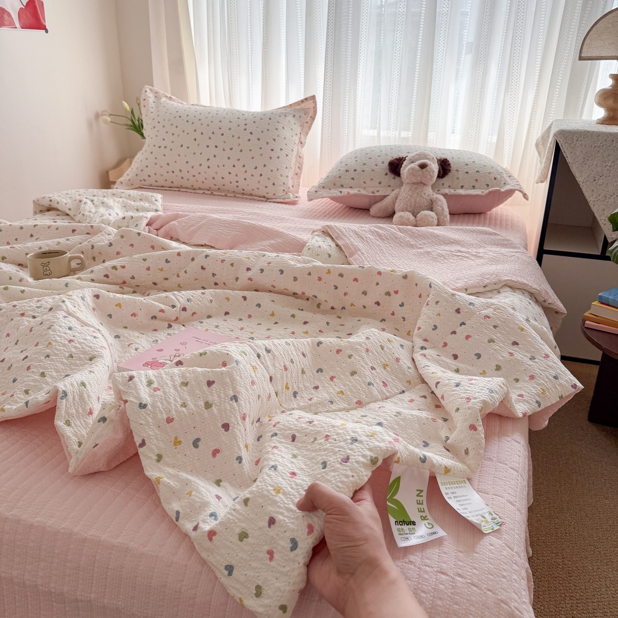 91家纺网 家纺一手货源 找家纺 禾沐 2026新款泡芙棉泡芙纱夏被四件套 爱心点点