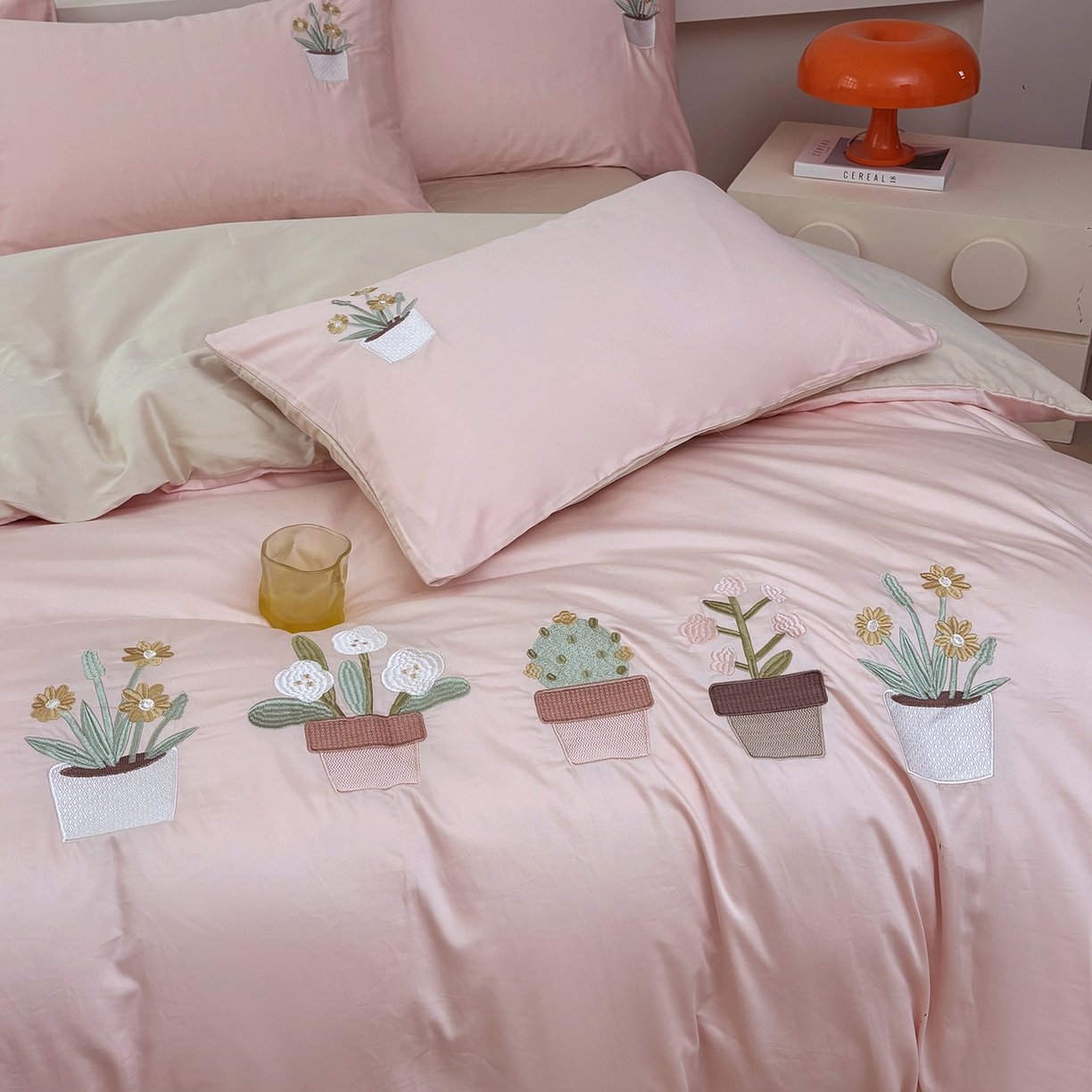 91家纺网 家纺一手货源 找家纺 合欢（原天一阁） 2026新款50s双股长绒棉纯棉刺绣四件套礼盒装-秘境花园 秘境花园-暖心粉+卡其