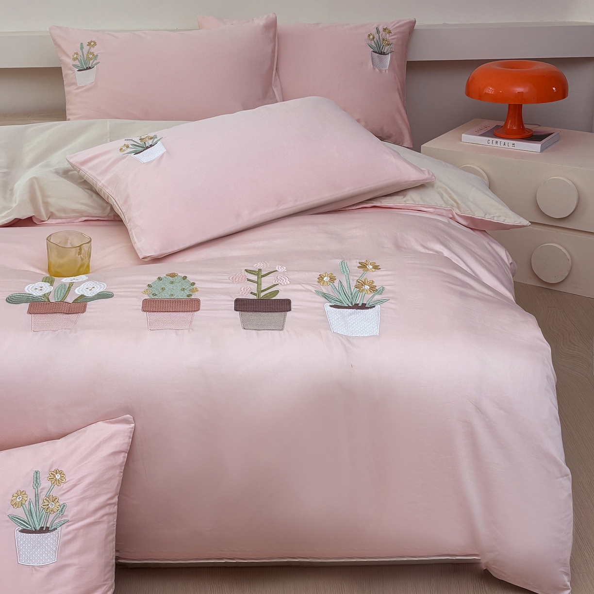 91家纺网 家纺一手货源 找家纺 合欢（原天一阁） 2026新款50s双股长绒棉纯棉刺绣四件套礼盒装-秘境花园 秘境花园-暖心粉+卡其