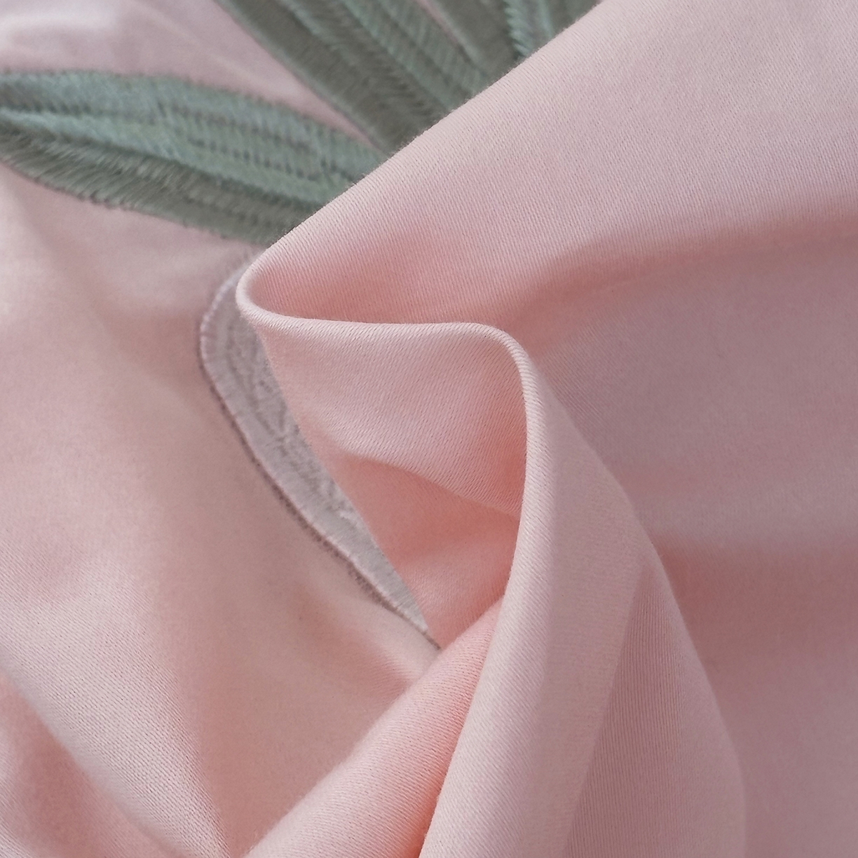 91家纺网 家纺一手货源 找家纺 合欢（原天一阁） 2026新款50s双股长绒棉纯棉刺绣四件套礼盒装-秘境花园 秘境花园-暖心粉+卡其