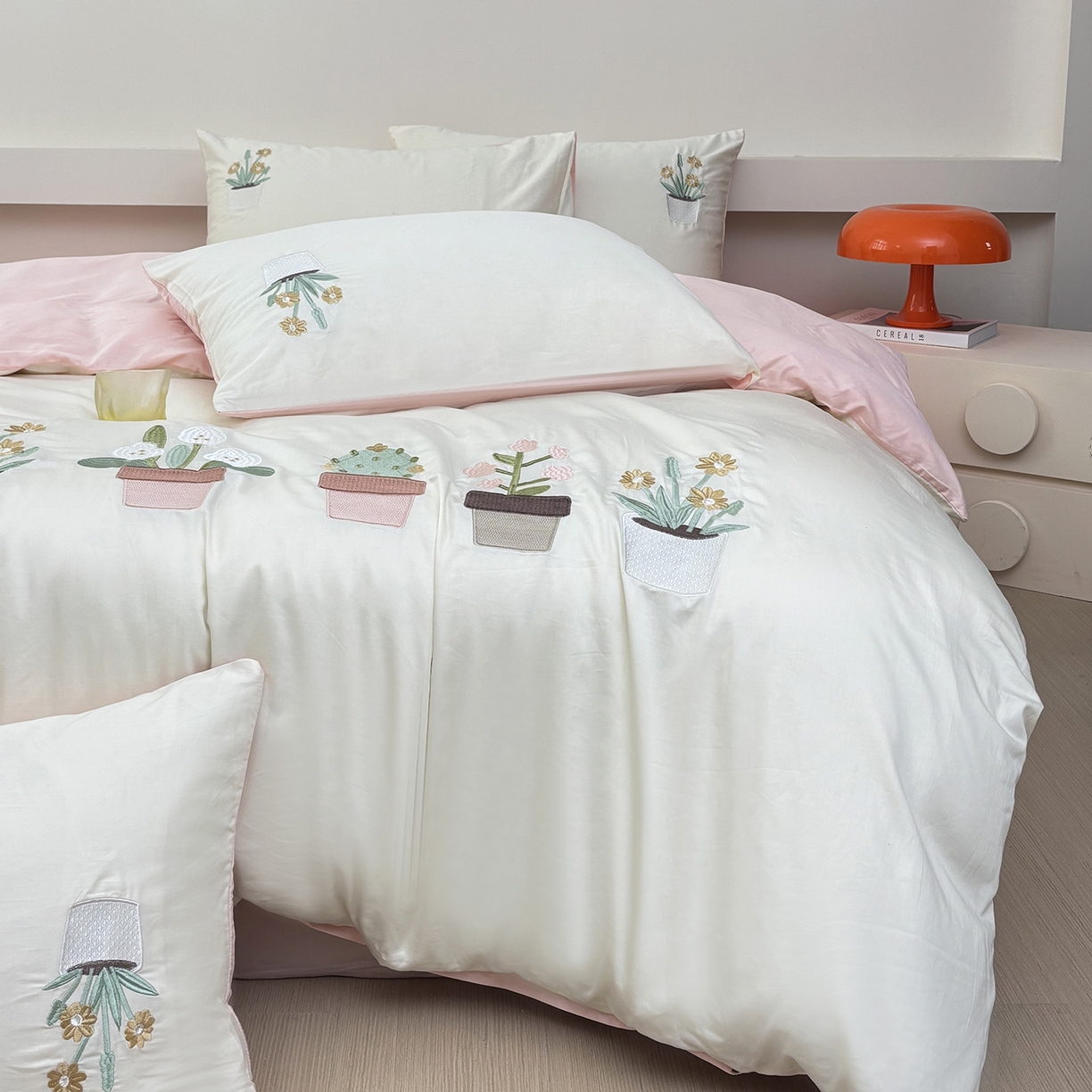 91家纺网 家纺一手货源 找家纺 合欢（原天一阁） 2026新款50s双股长绒棉纯棉刺绣四件套礼盒装-秘境花园 秘境花园-奶白+粉