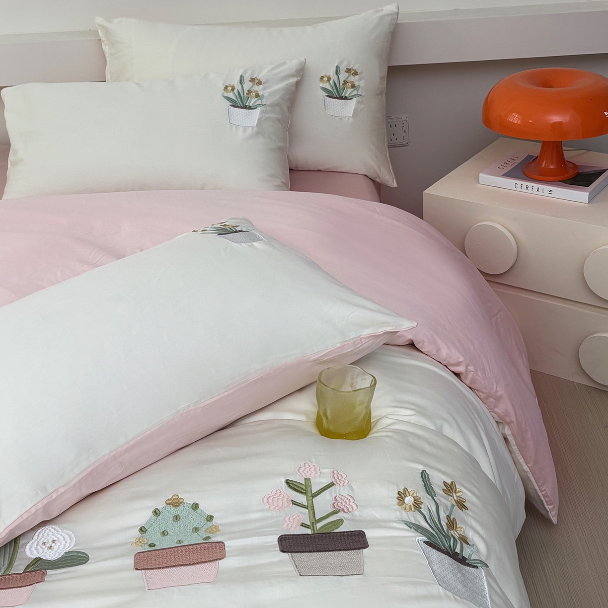 91家纺网 家纺一手货源 找家纺 合欢（原天一阁） 2026新款50s双股长绒棉纯棉刺绣四件套礼盒装-秘境花园 秘境花园-奶白+粉