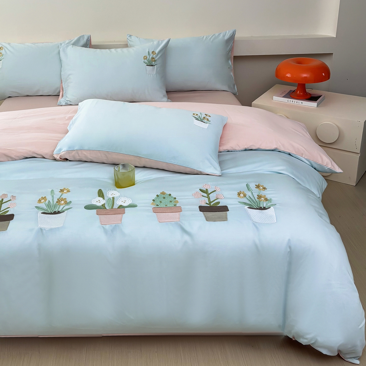 91家纺网 家纺一手货源 找家纺 合欢（原天一阁） 2026新款50s双股长绒棉纯棉刺绣四件套礼盒装-秘境花园 秘境花园-水军蓝+粉