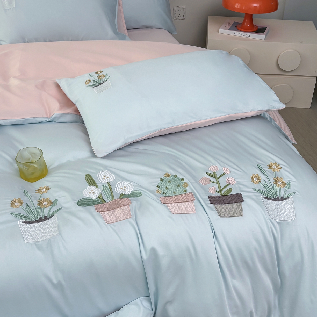 91家纺网 家纺一手货源 找家纺 合欢（原天一阁） 2026新款50s双股长绒棉纯棉刺绣四件套礼盒装-秘境花园 秘境花园-水军蓝+粉