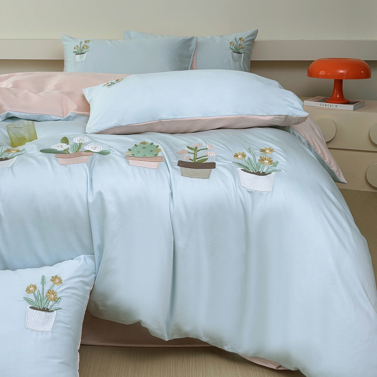 91家纺网 家纺一手货源 找家纺 合欢（原天一阁） 2026新款50s双股长绒棉纯棉刺绣四件套礼盒装-秘境花园 秘境花园-水军蓝+粉