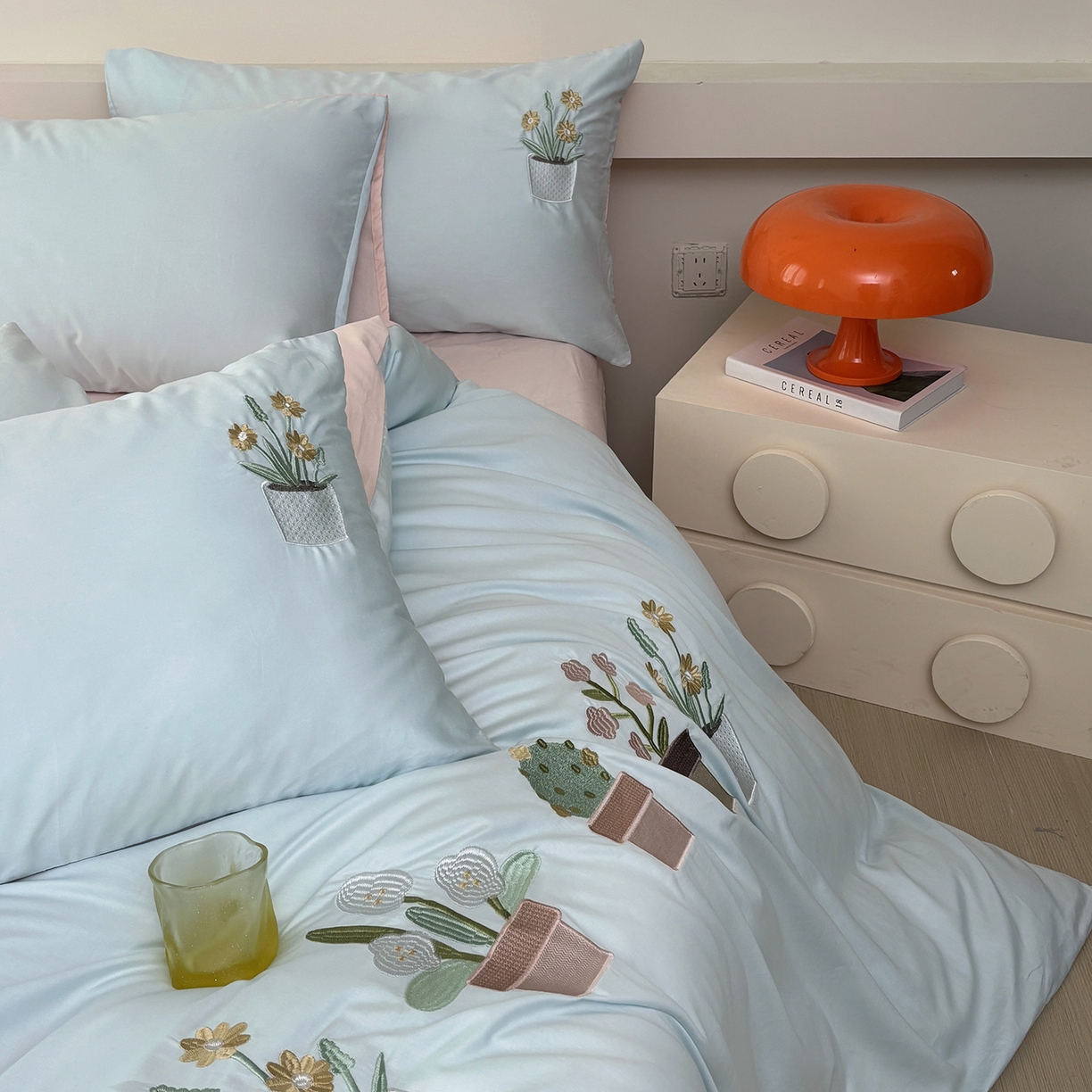 91家纺网 家纺一手货源 找家纺 合欢（原天一阁） 2026新款50s双股长绒棉纯棉刺绣四件套礼盒装-秘境花园 秘境花园-水军蓝+粉