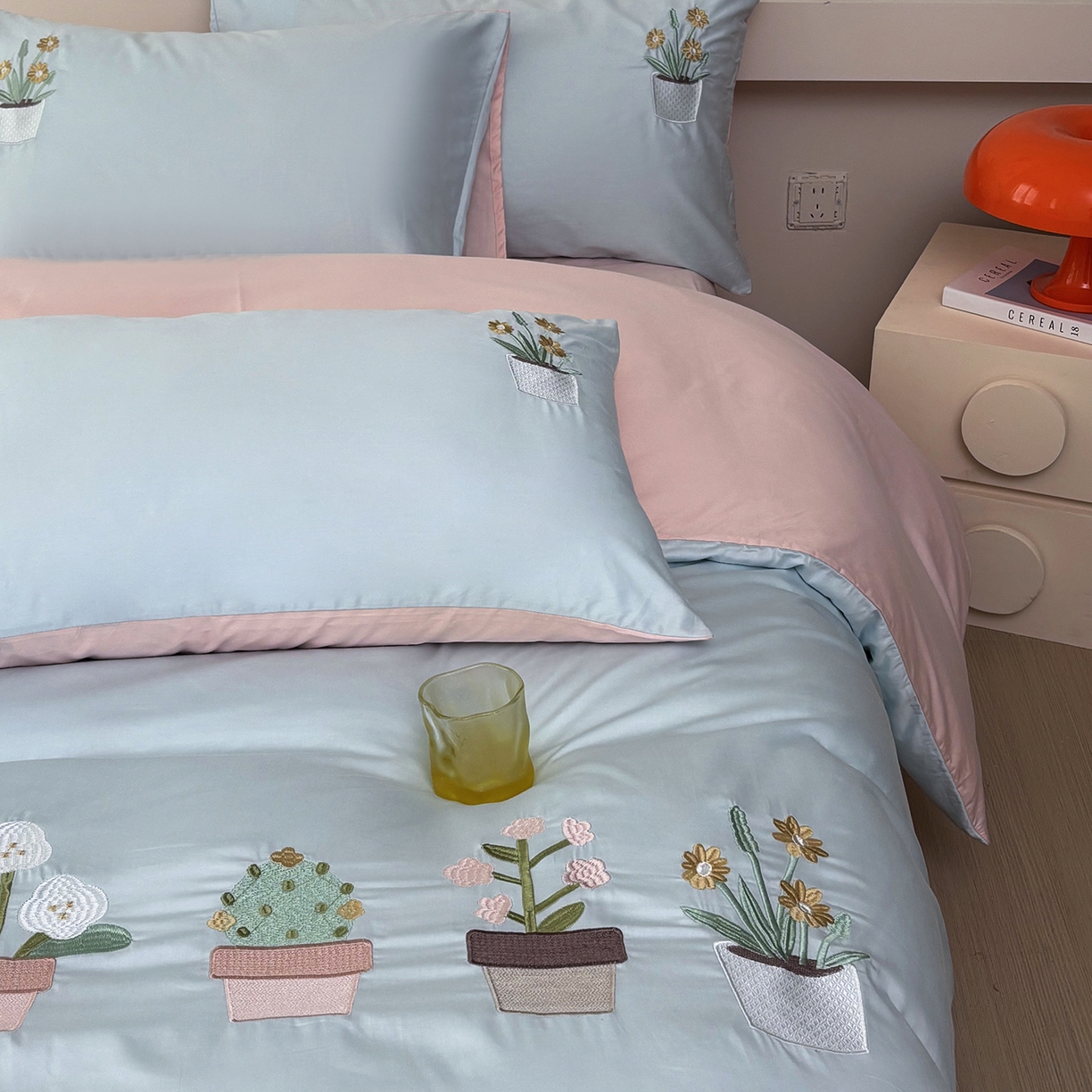 91家纺网 家纺一手货源 找家纺 合欢（原天一阁） 2026新款50s双股长绒棉纯棉刺绣四件套礼盒装-秘境花园 秘境花园-水军蓝+粉