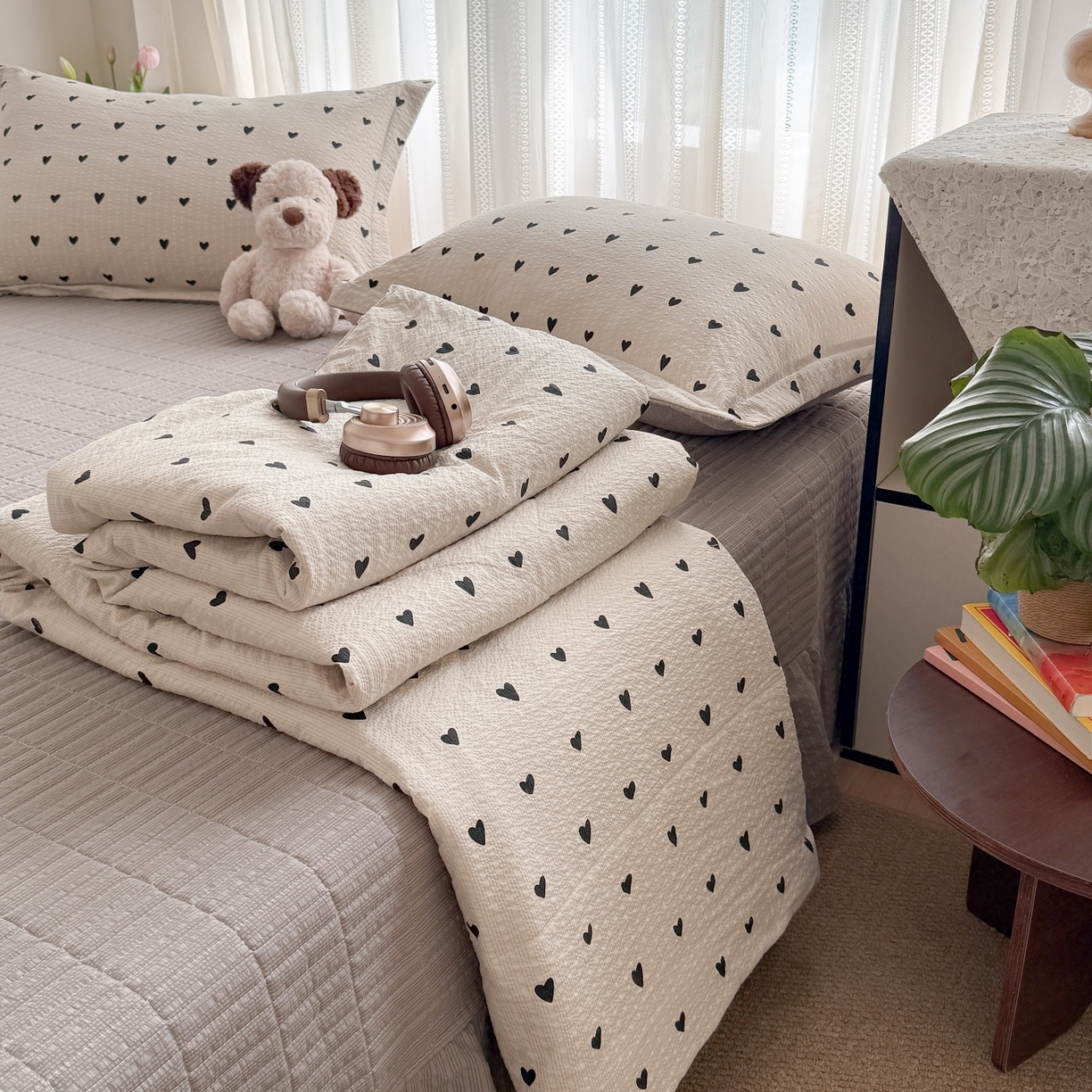 91家纺网 家纺一手货源 找家纺 禾沐 2026新款泡芙棉泡芙纱夏被四件套 灰爱心