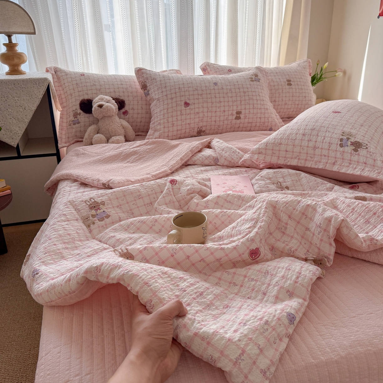 91家纺网 家纺一手货源 找家纺 禾沐 2026新款泡芙棉泡芙纱夏被四件套 蜜桃小兔