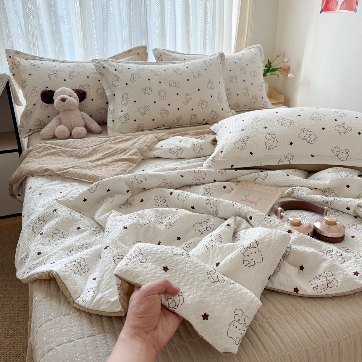 91家纺网 家纺一手货源 找家纺 禾沐 2026新款泡芙棉泡芙纱夏被四件套 描线猫