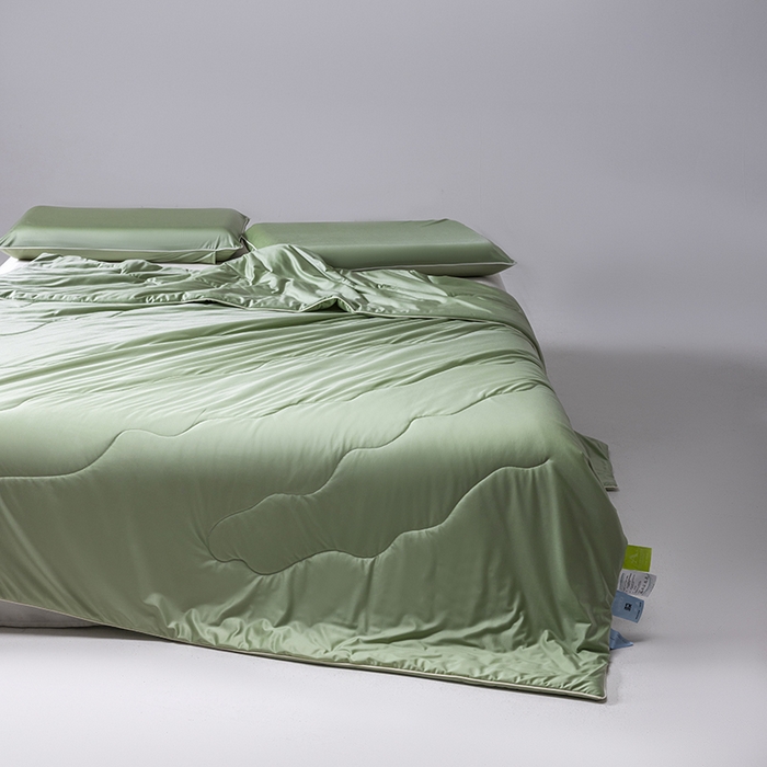 91家纺网 家纺一手货源 找家纺 迪梵家纺 2026春夏新品A类水光丝绸锦氨（170克面料）凉感冰丝夏凉被55大豆夏被空调被薄被子被芯 橄榄绿
