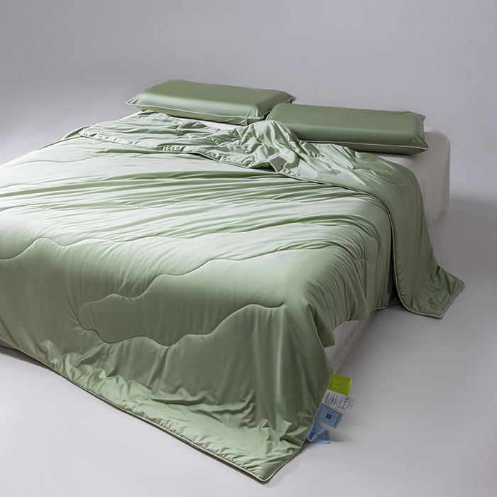 91家纺网 家纺一手货源 找家纺 迪梵家纺 2026春夏新品A类水光丝绸锦氨（170克面料）凉感冰丝夏凉被55大豆夏被空调被薄被子被芯 橄榄绿