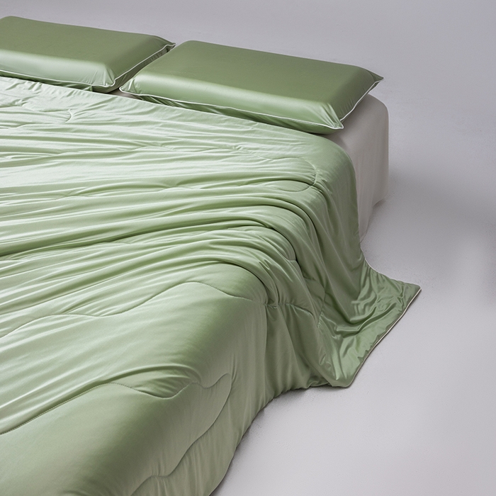 91家纺网 家纺一手货源 找家纺 迪梵家纺 2026春夏新品A类水光丝绸锦氨（170克面料）凉感冰丝夏凉被55大豆夏被空调被薄被子被芯 橄榄绿