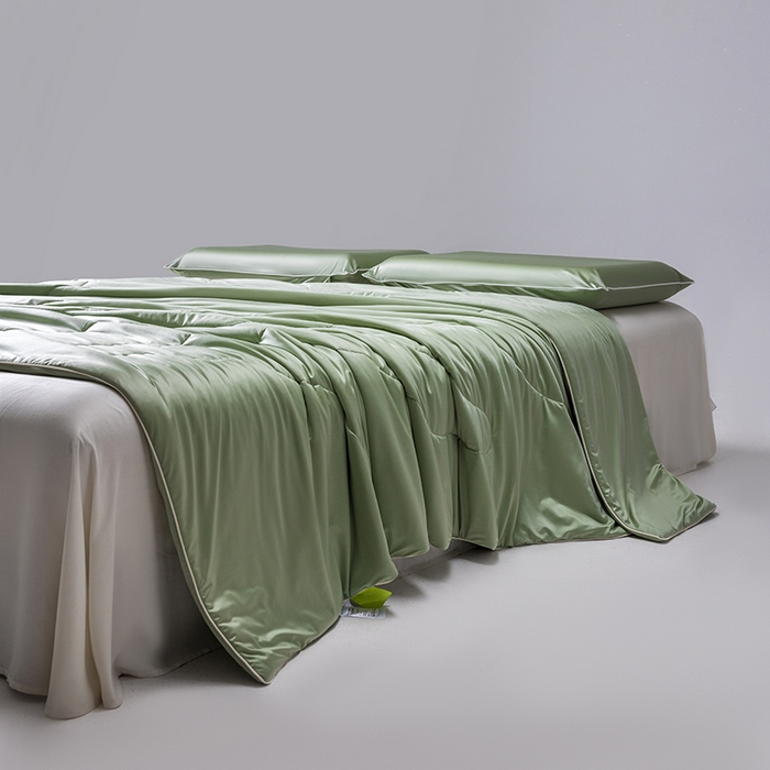 91家纺网 家纺一手货源 找家纺 迪梵家纺 2026春夏新品A类水光丝绸锦氨（170克面料）凉感冰丝夏凉被55大豆夏被空调被薄被子被芯 橄榄绿