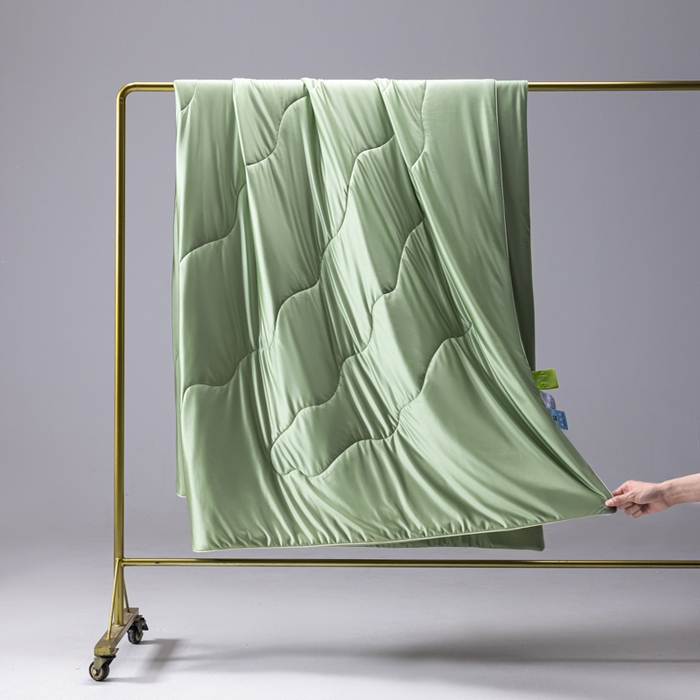 91家纺网 家纺一手货源 找家纺 迪梵家纺 2026春夏新品A类水光丝绸锦氨（170克面料）凉感冰丝夏凉被55大豆夏被空调被薄被子被芯 橄榄绿