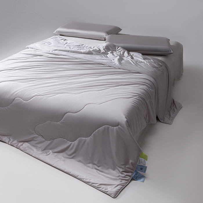 91家纺网 家纺一手货源 找家纺 迪梵家纺 2026春夏新品A类水光丝绸锦氨（170克面料）凉感冰丝夏凉被55大豆夏被空调被薄被子被芯 暮山紫