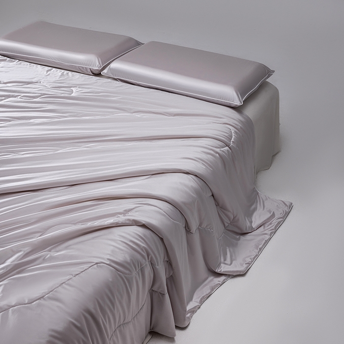 91家纺网 家纺一手货源 找家纺 迪梵家纺 2026春夏新品A类水光丝绸锦氨（170克面料）凉感冰丝夏凉被55大豆夏被空调被薄被子被芯 暮山紫