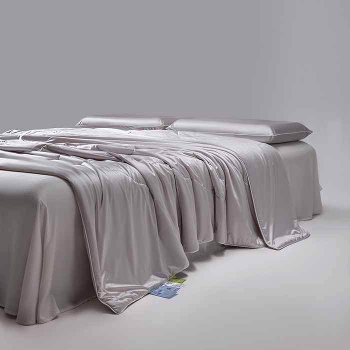 91家纺网 家纺一手货源 找家纺 迪梵家纺 2026春夏新品A类水光丝绸锦氨（170克面料）凉感冰丝夏凉被55大豆夏被空调被薄被子被芯 暮山紫