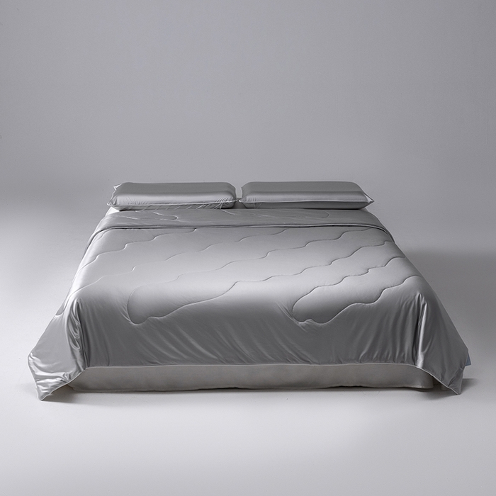 91家纺网 家纺一手货源 找家纺 迪梵家纺 2026春夏新品A类水光丝绸锦氨（170克面料）凉感冰丝夏凉被55大豆夏被空调被薄被子被芯 暮云灰