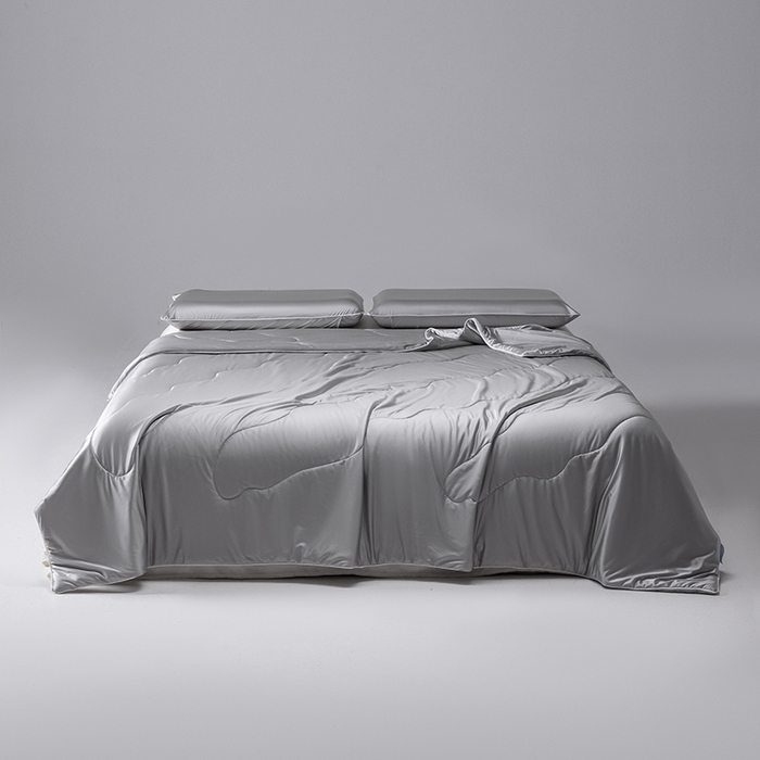 91家纺网 家纺一手货源 找家纺 迪梵家纺 2026春夏新品A类水光丝绸锦氨（170克面料）凉感冰丝夏凉被55大豆夏被空调被薄被子被芯 暮云灰