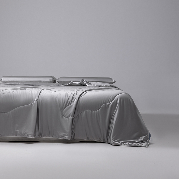 91家纺网 家纺一手货源 找家纺 迪梵家纺 2026春夏新品A类水光丝绸锦氨（170克面料）凉感冰丝夏凉被55大豆夏被空调被薄被子被芯 暮云灰