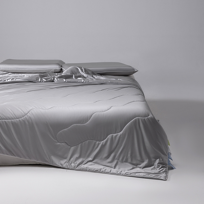 91家纺网 家纺一手货源 找家纺 迪梵家纺 2026春夏新品A类水光丝绸锦氨（170克面料）凉感冰丝夏凉被55大豆夏被空调被薄被子被芯 暮云灰