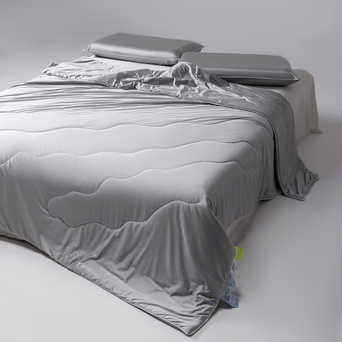 91家纺网 家纺一手货源 找家纺 迪梵家纺 2026春夏新品A类水光丝绸锦氨（170克面料）凉感冰丝夏凉被55大豆夏被空调被薄被子被芯 暮云灰