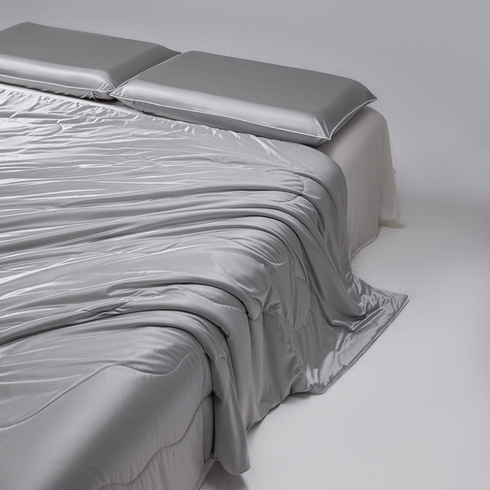 91家纺网 家纺一手货源 找家纺 迪梵家纺 2026春夏新品A类水光丝绸锦氨（170克面料）凉感冰丝夏凉被55大豆夏被空调被薄被子被芯 暮云灰